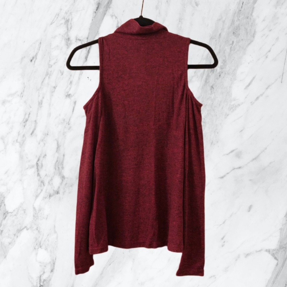 BLEUH CIEL Super Soft Maroon Cold Shoulder Top